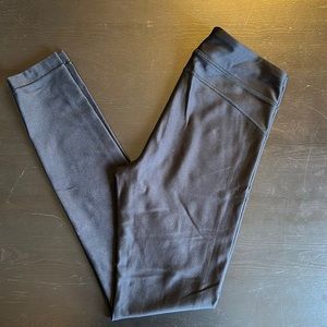 Under Armour - Black Fitted Leggings Full Pant Length - Small